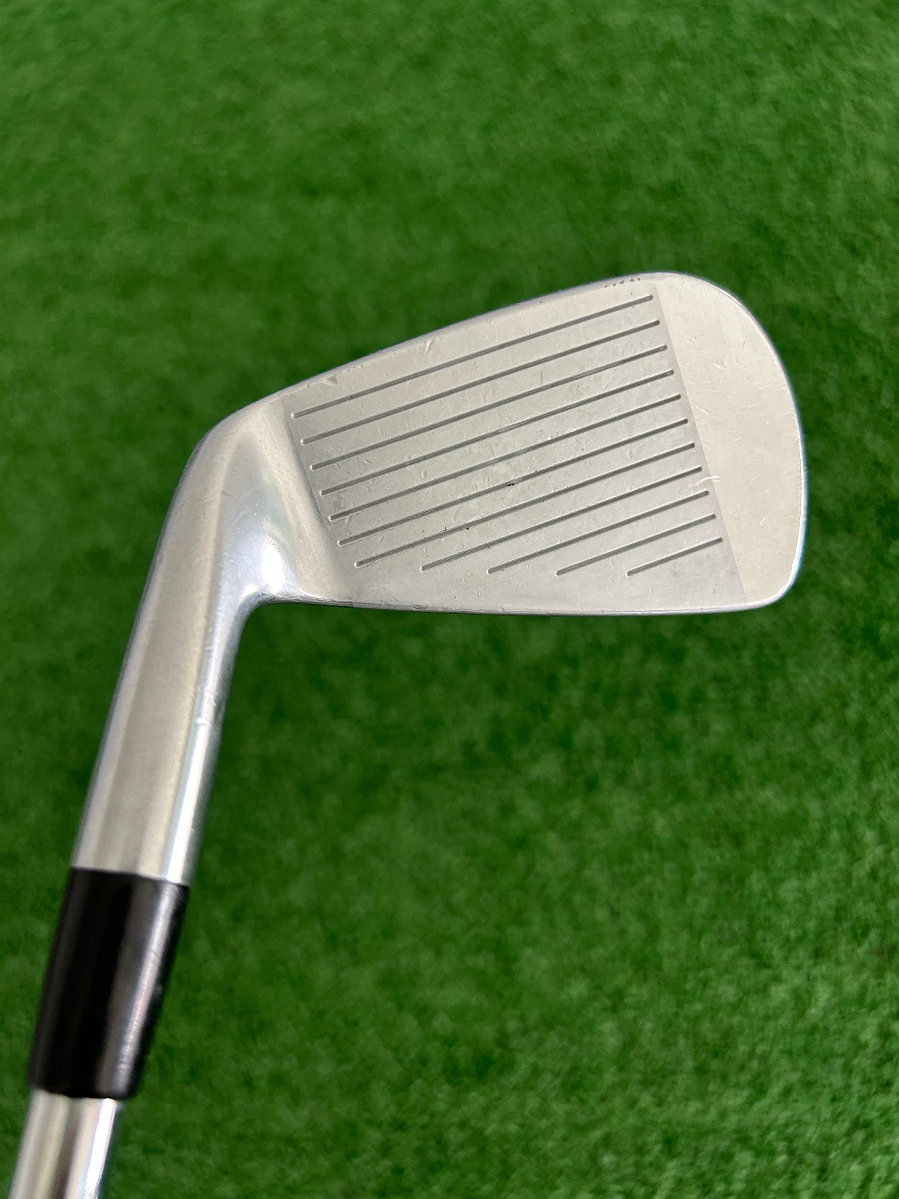 Titleist 660 Forged Iron Set 3-P / Dynamic Gold X100 Extra Stiff