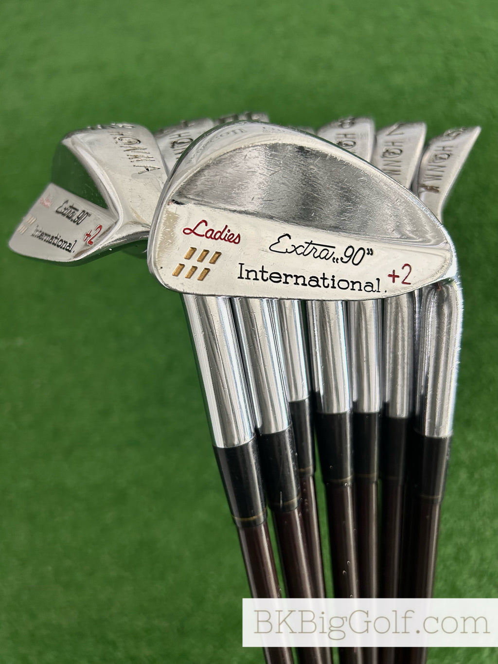 Ladies Honma Extra 90 International Iron Set 5-S / Honma Garnet Red Womens Graphite