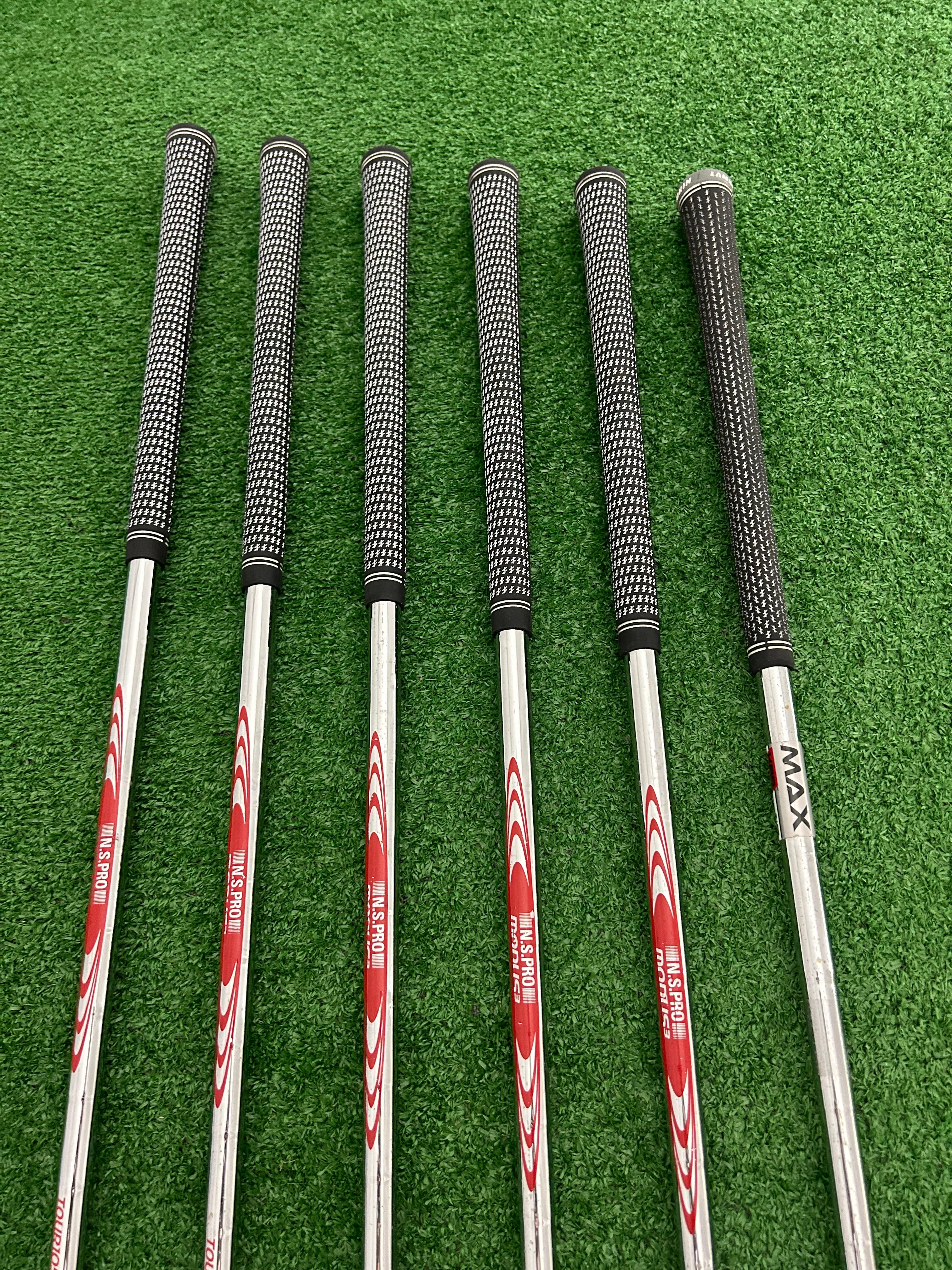 LH Taylormade Sim Max OS Iron Set 6-A / NS Pro Modus Tour 105