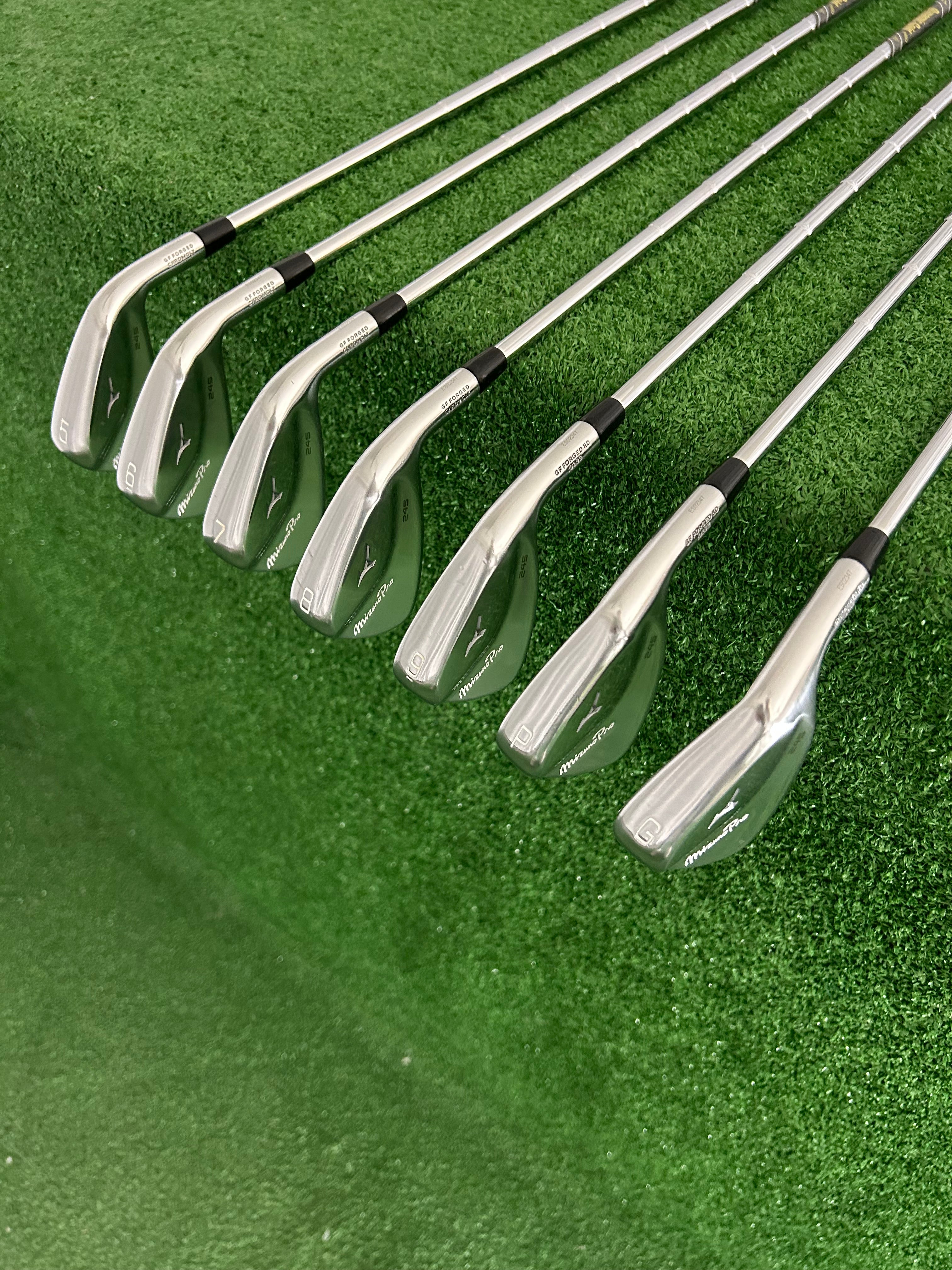 Mizuno Pro 245 Forged Iron Set 5-G / Dynamic Gold 115 Stiff